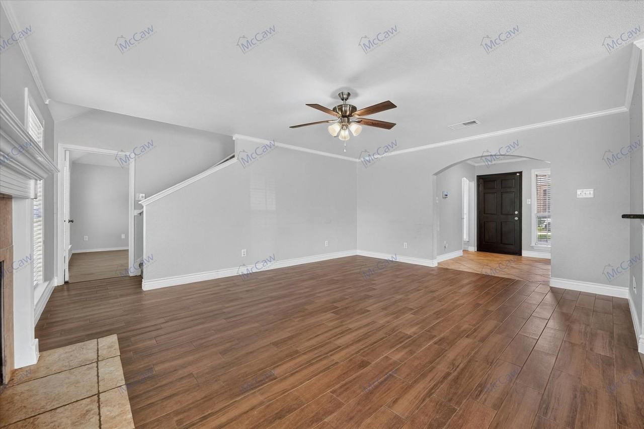 333 Stately Oak Ln - Photo 4 of 32