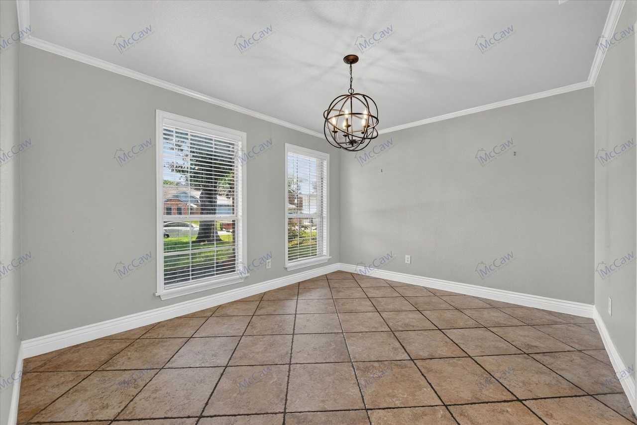 333 Stately Oak Ln - Photo 7 of 32