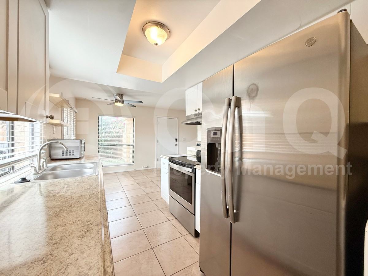 10402 N 10th St #3 - Photo 4 of 17