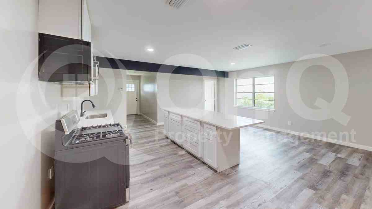 4320 Live Oak Dr - Photo 5 of 22