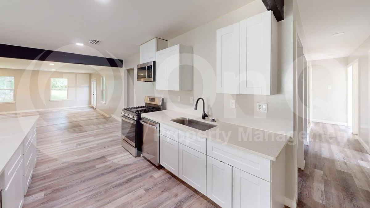 4320 Live Oak Dr - Photo 6 of 22