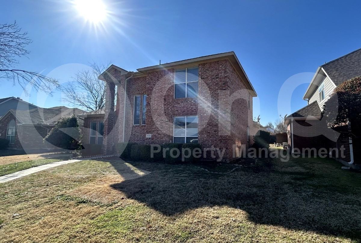 8109 Dock St - Photo 2 of 20