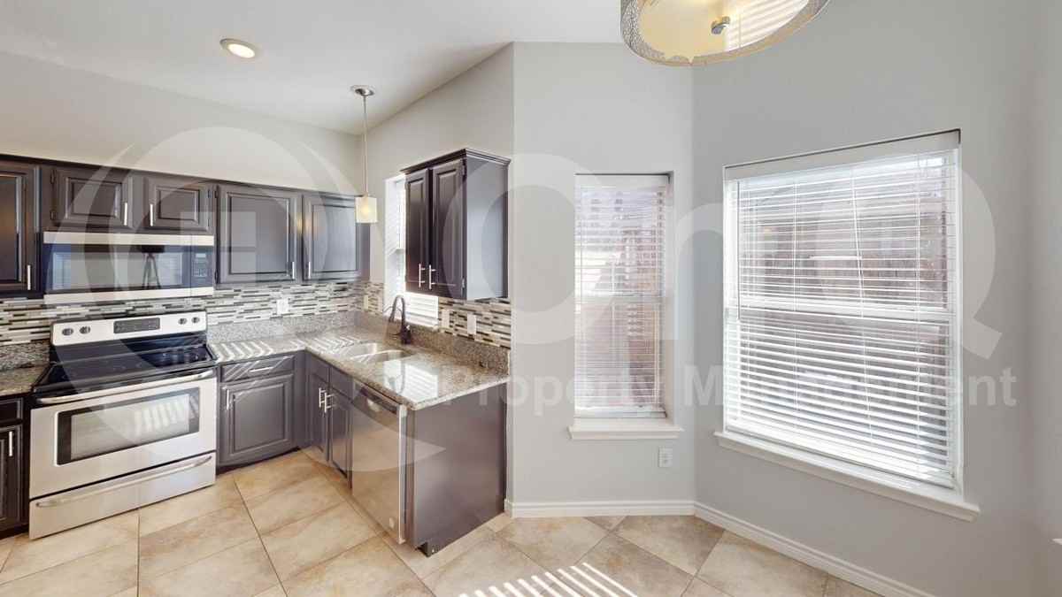 8109 Dock St - Photo 4 of 20