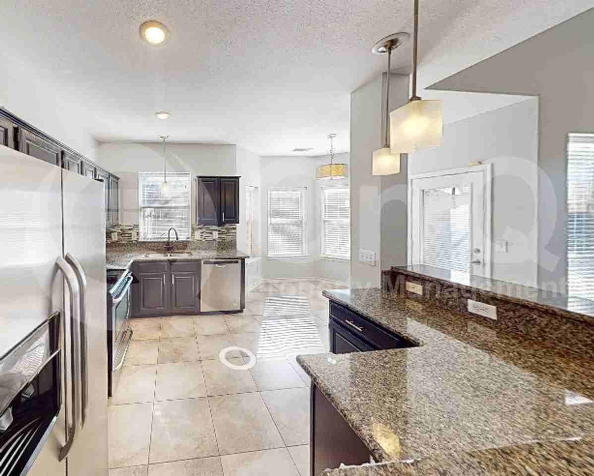 8109 Dock St - Photo 5 of 20