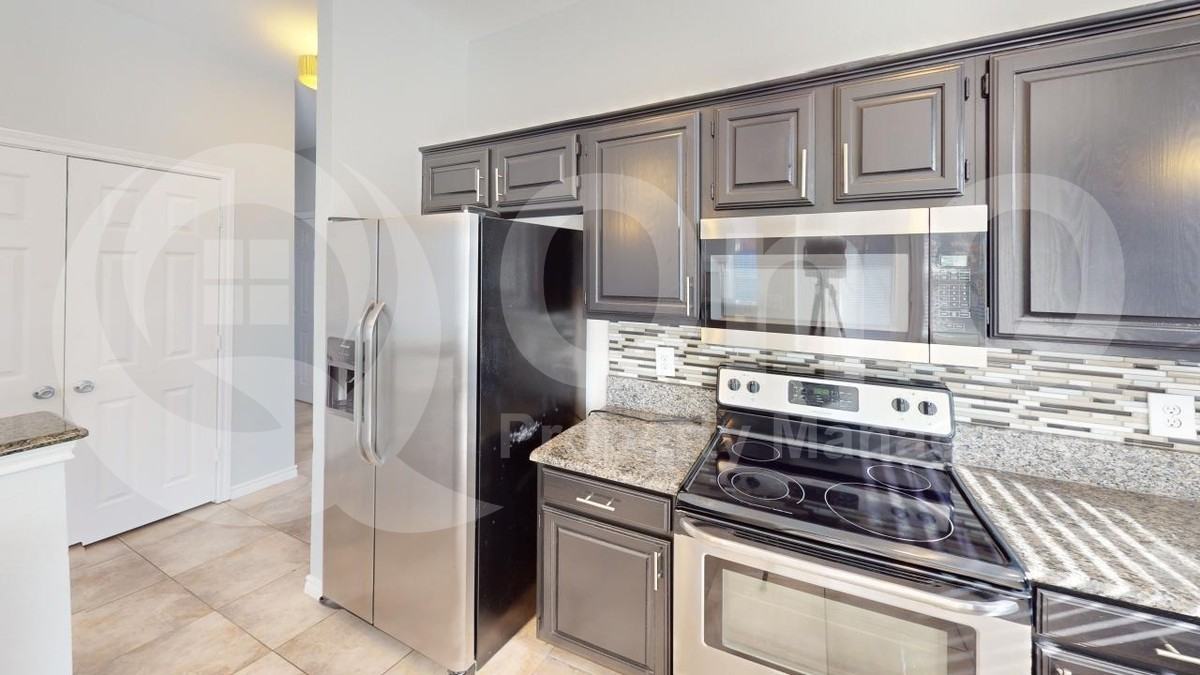 8109 Dock St - Photo 6 of 20