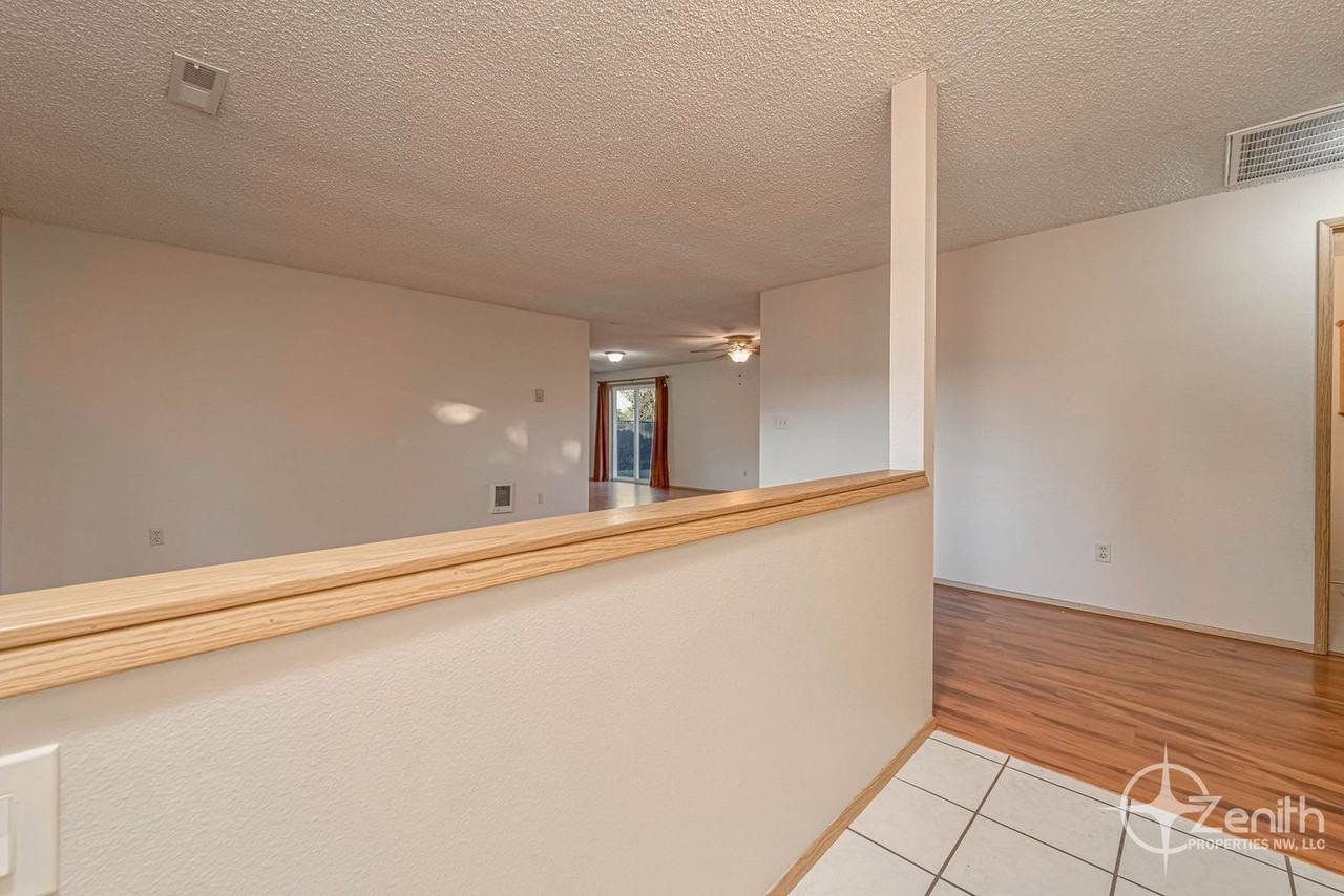 1401 Se Park Crest Ave - Photo 5 of 28