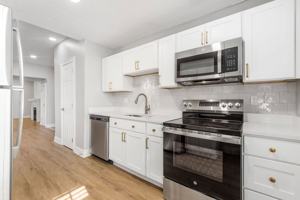 featured image of 415 E Mithoff St