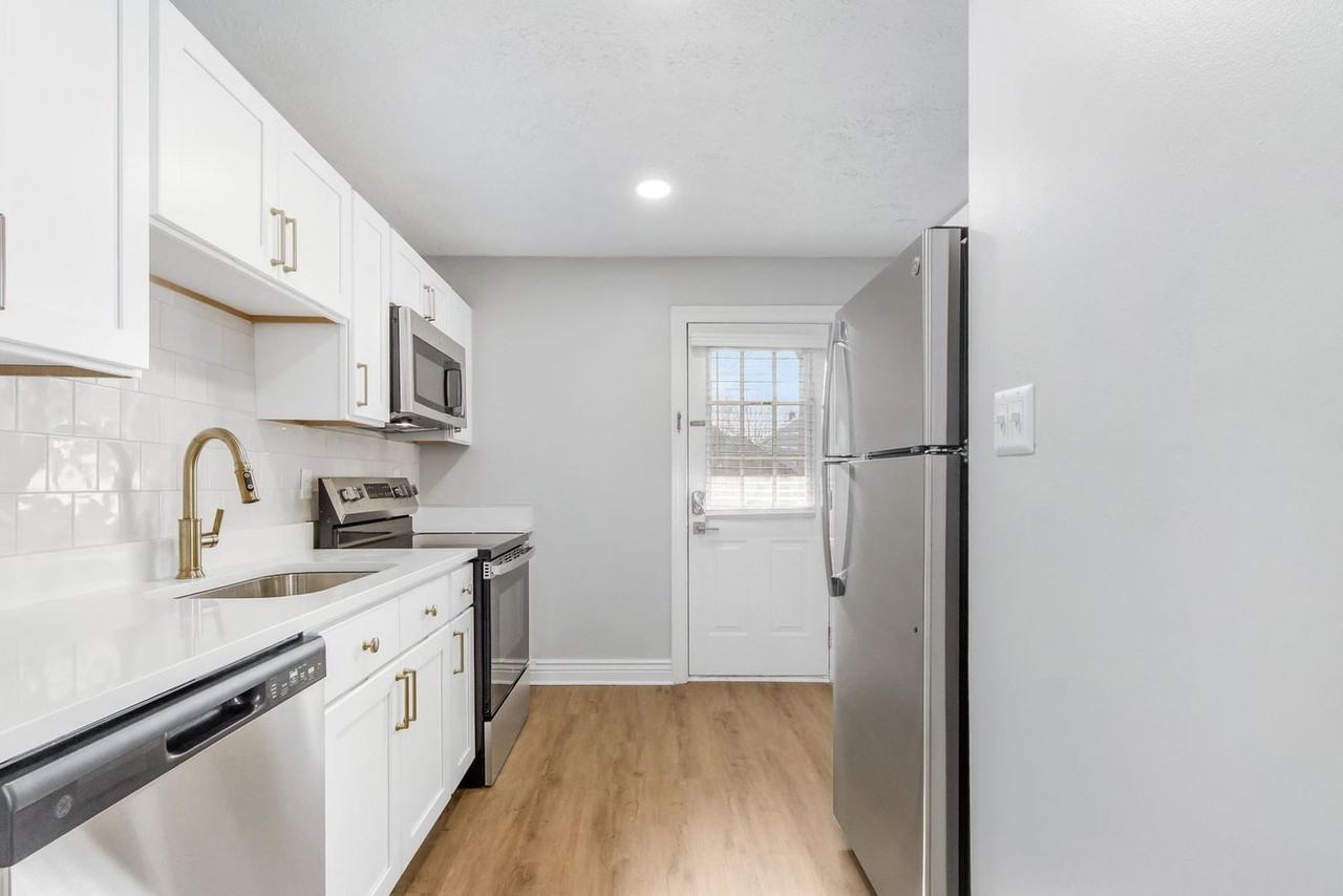 415 E Mithoff St - Photo 5 of 24
