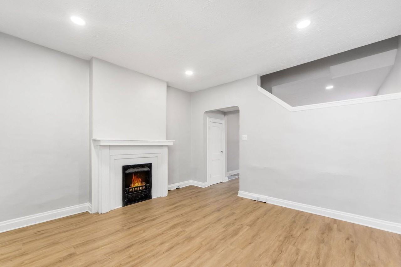 415 E Mithoff St - Photo 7 of 24