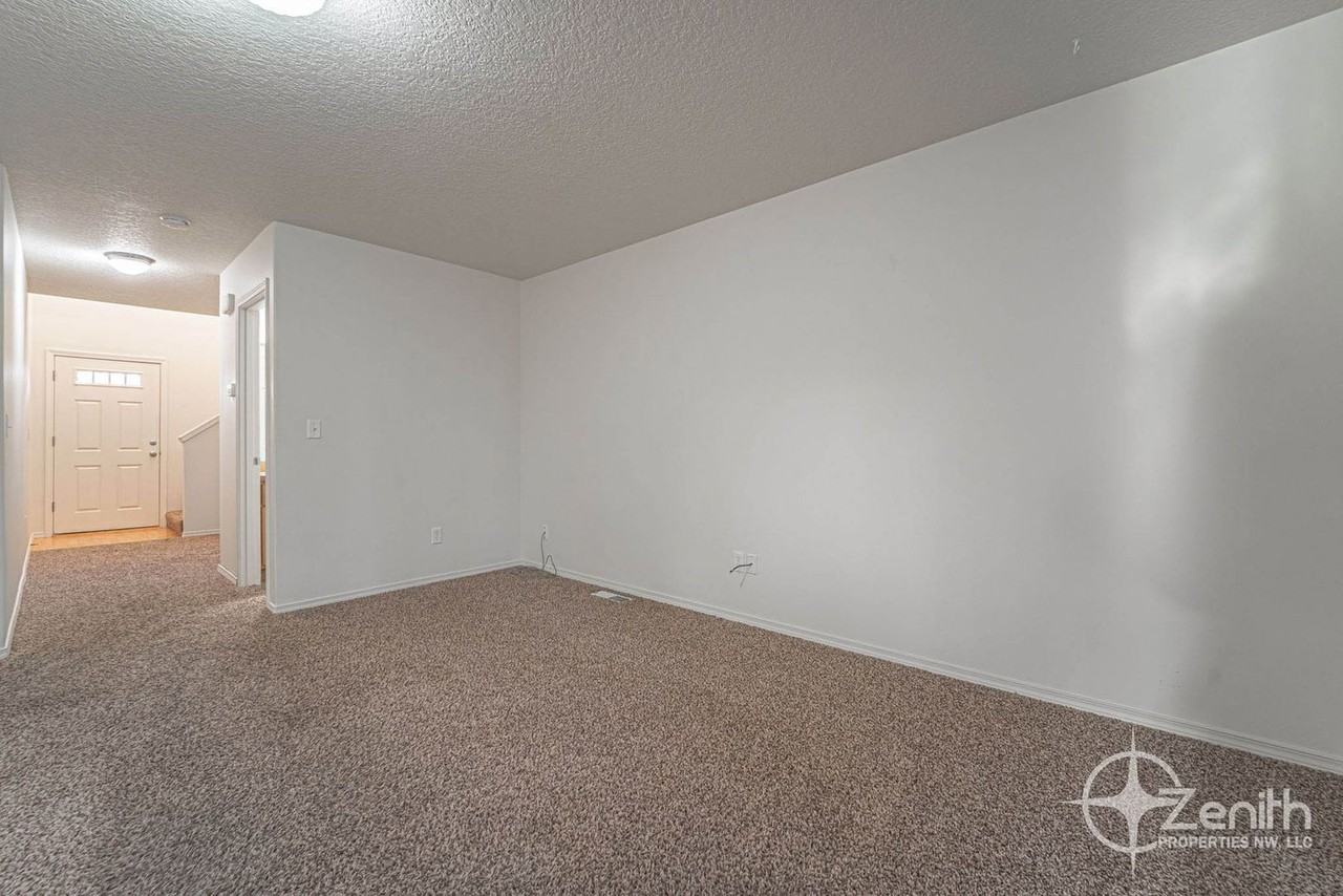 5242 N St - Photo 3 of 35