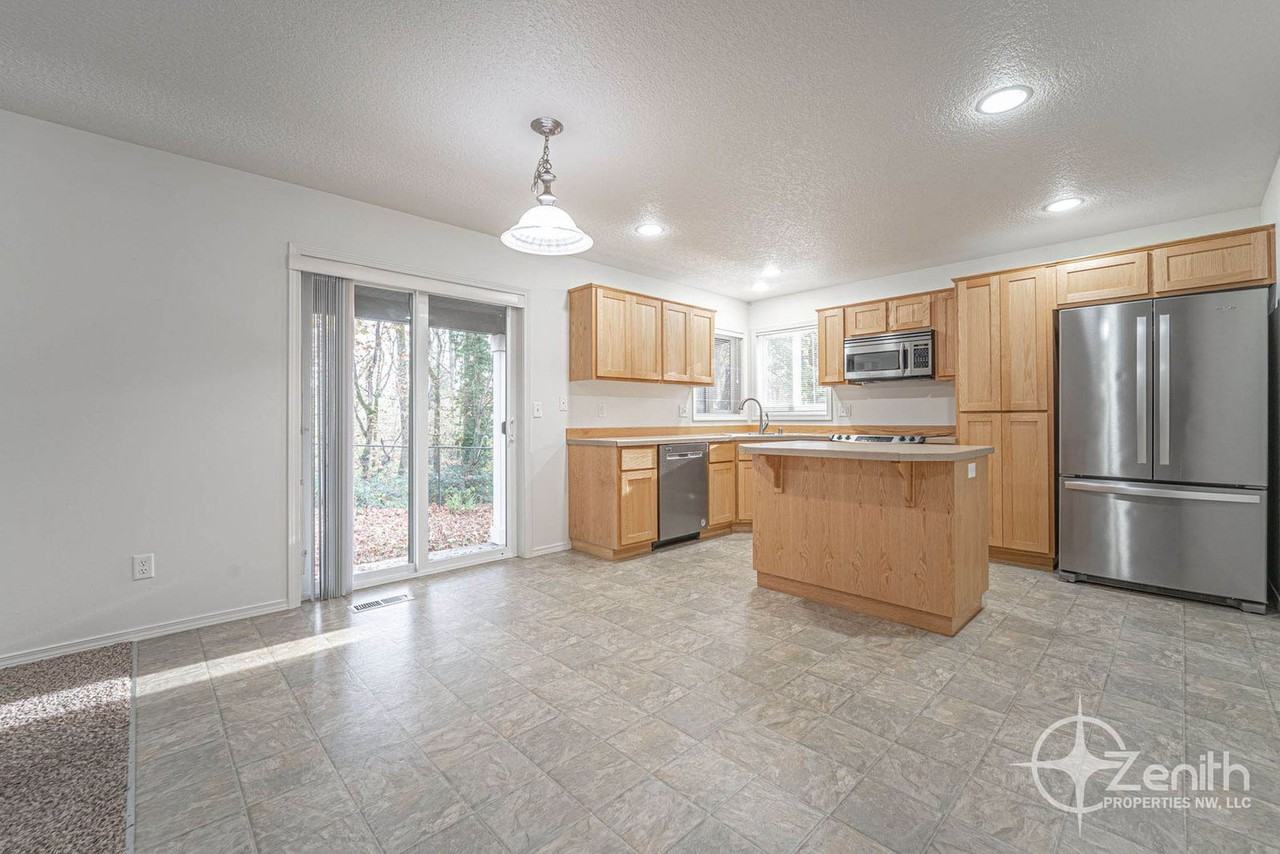 5242 N St - Photo 5 of 35