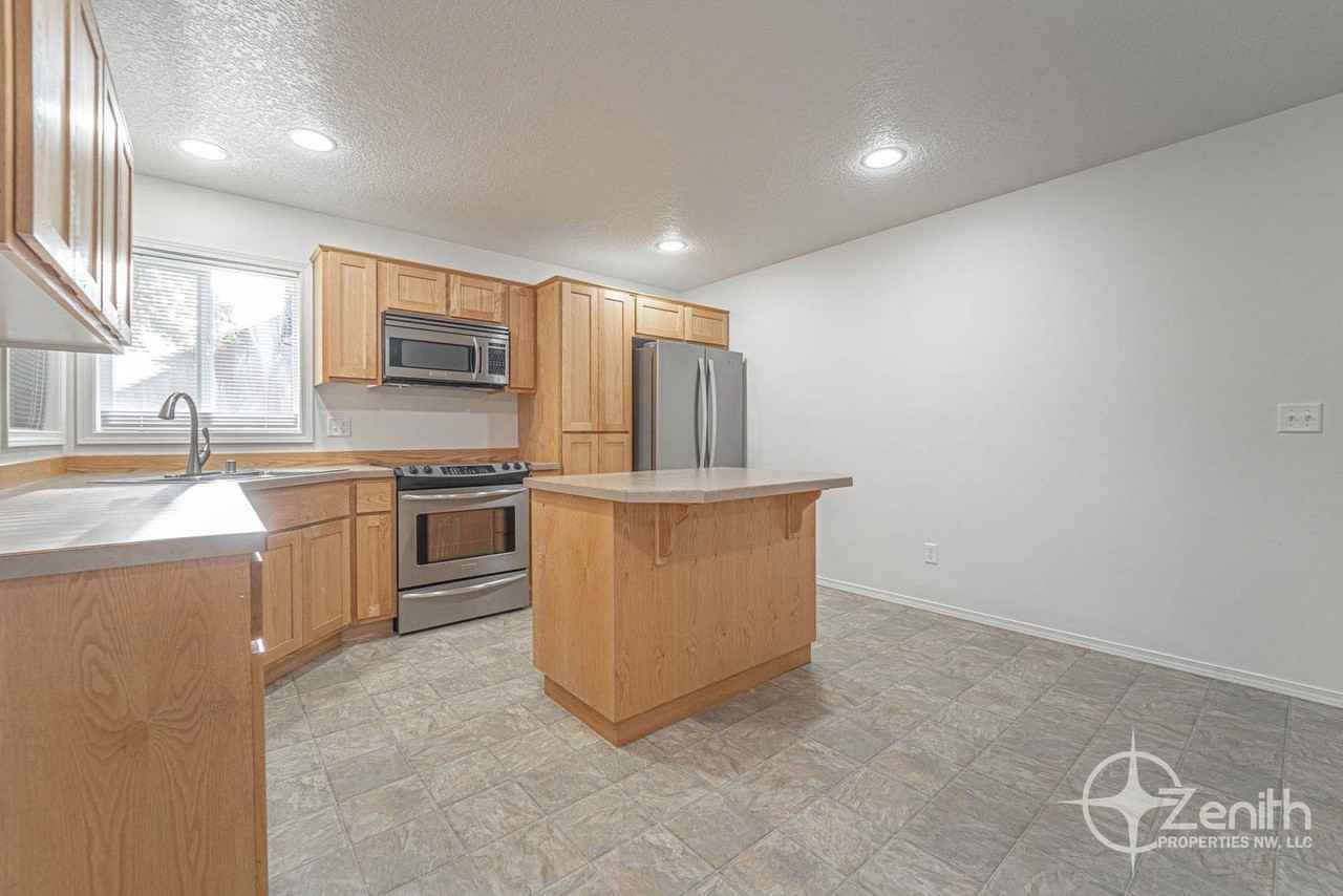 5242 N St - Photo 7 of 35