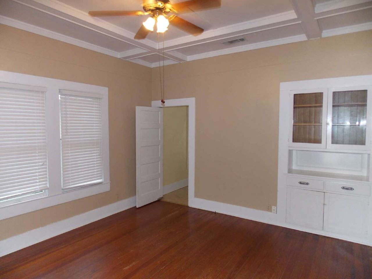 959 Lee St - Photo 3 of 15
