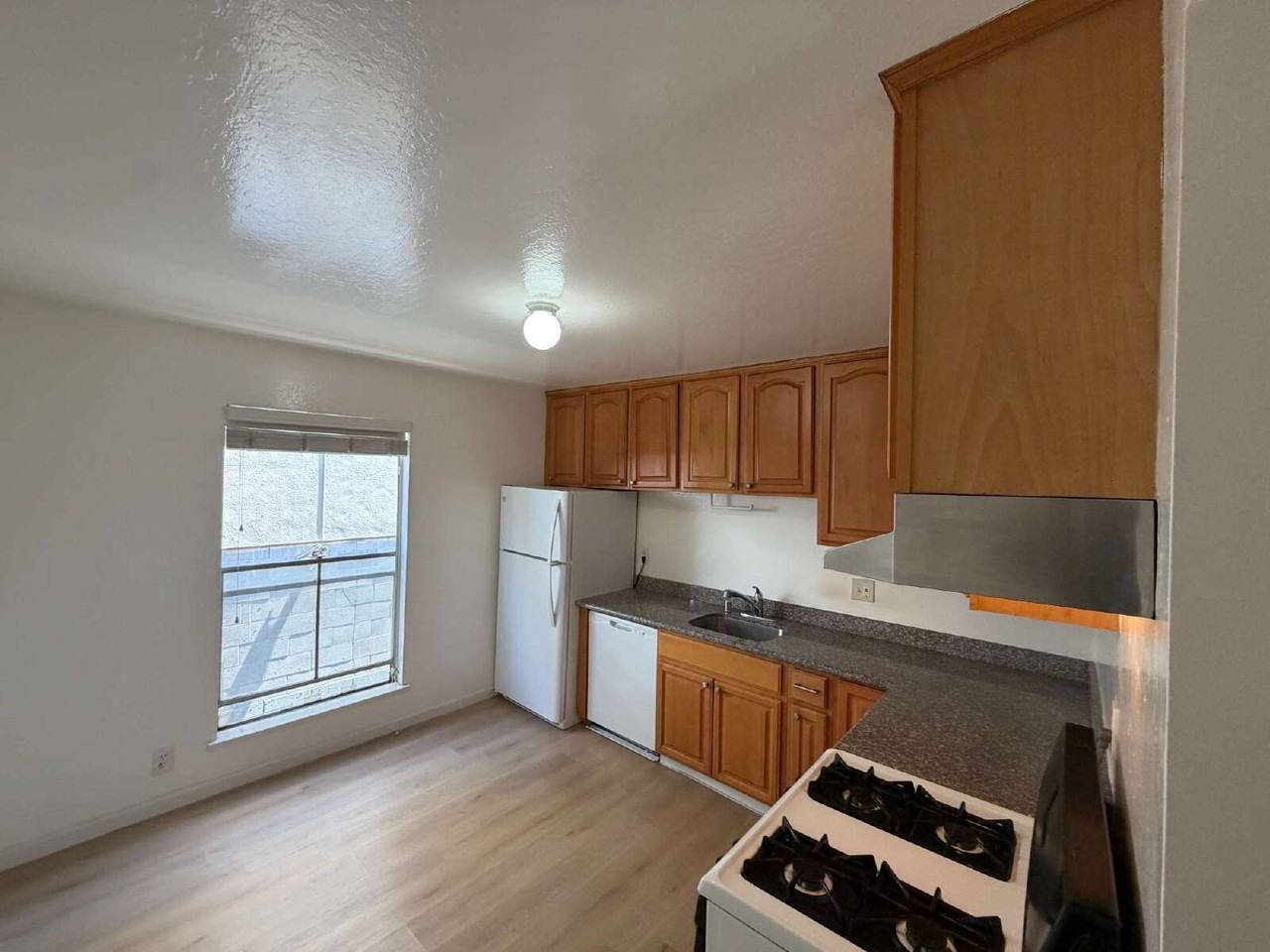 1831 Harrison St #1 - Photo 4 of 12