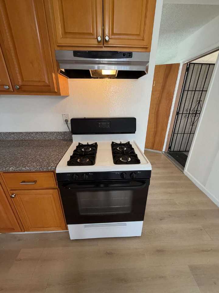 1831 Harrison St #1 - Photo 6 of 12