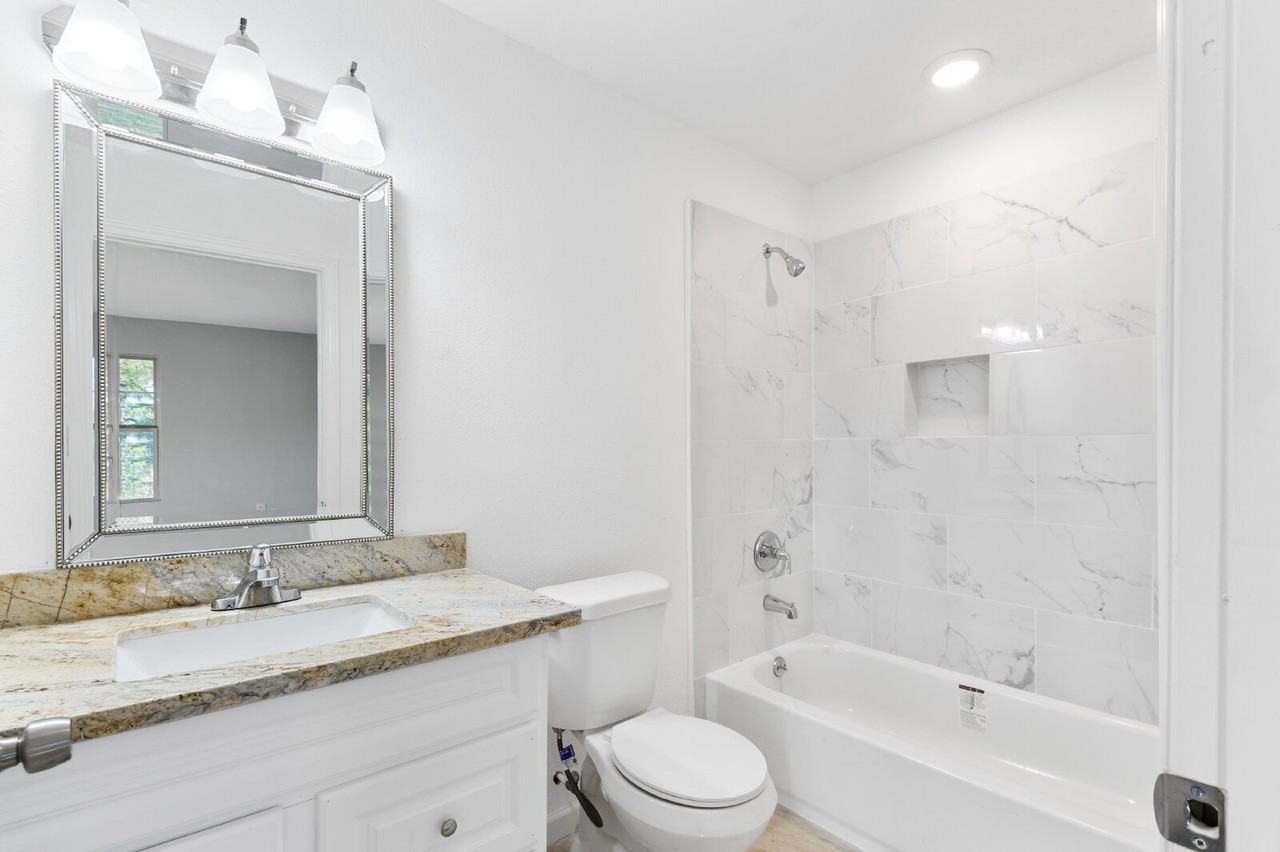 986 Dewalt St - Photo 4 of 18