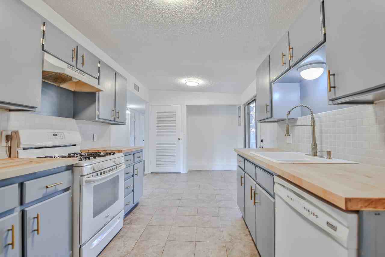 2727 66th St - Photo 6 of 29