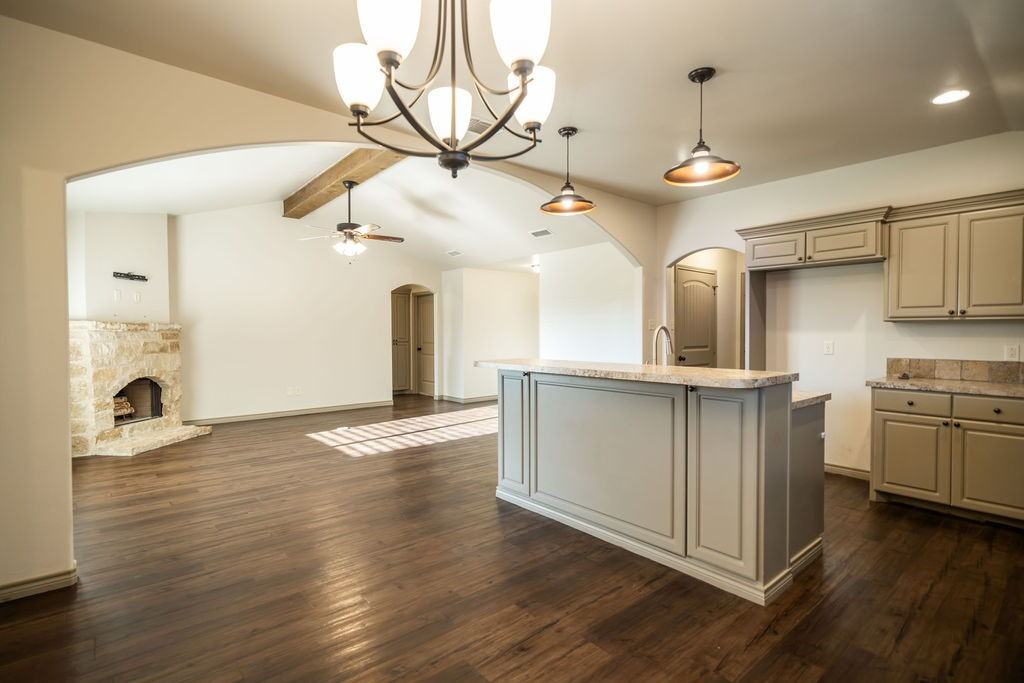 7904 Avenue L - Photo 6 of 17