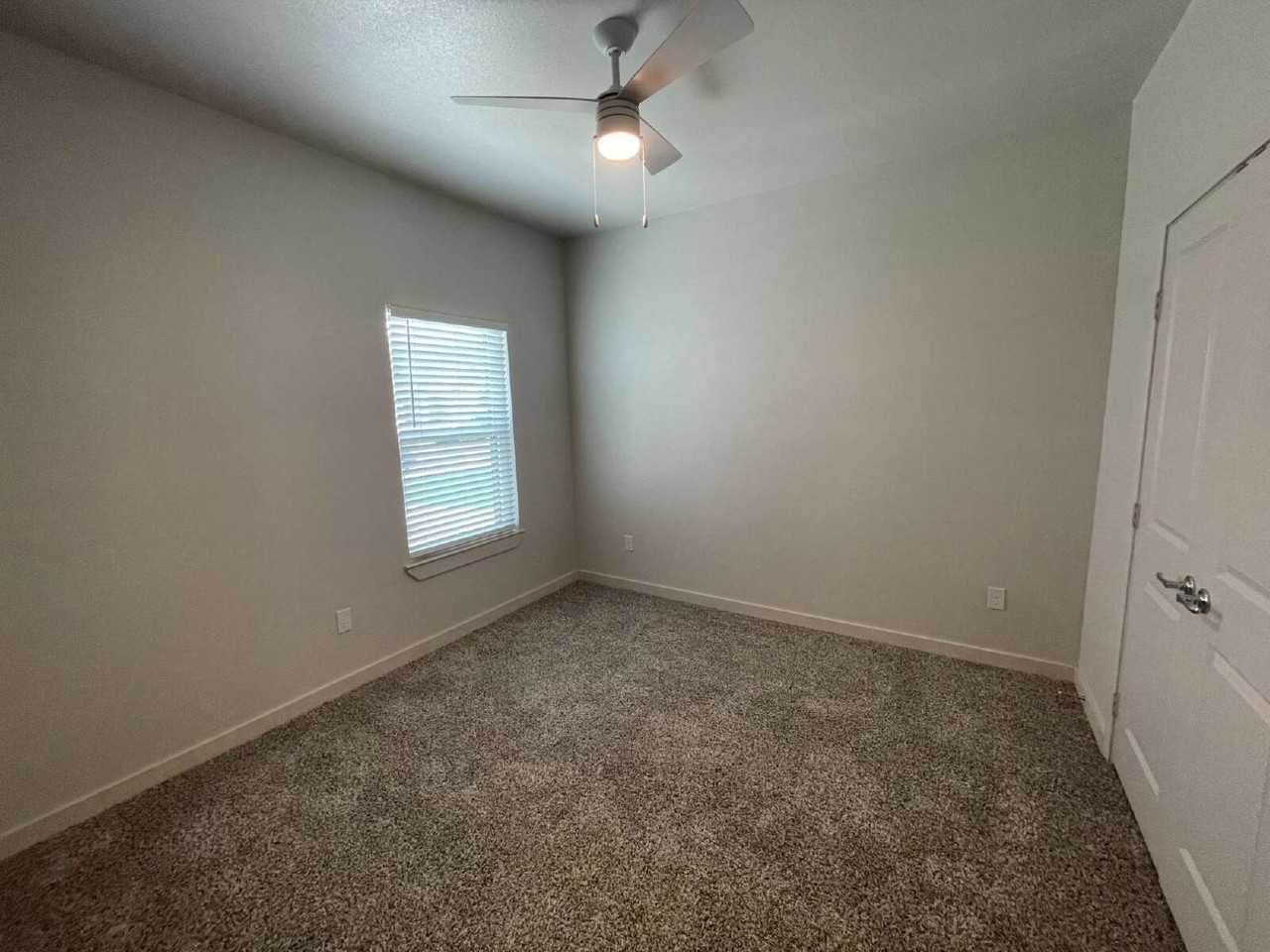 10902 Aberdeen Ave - Photo 7 of 15