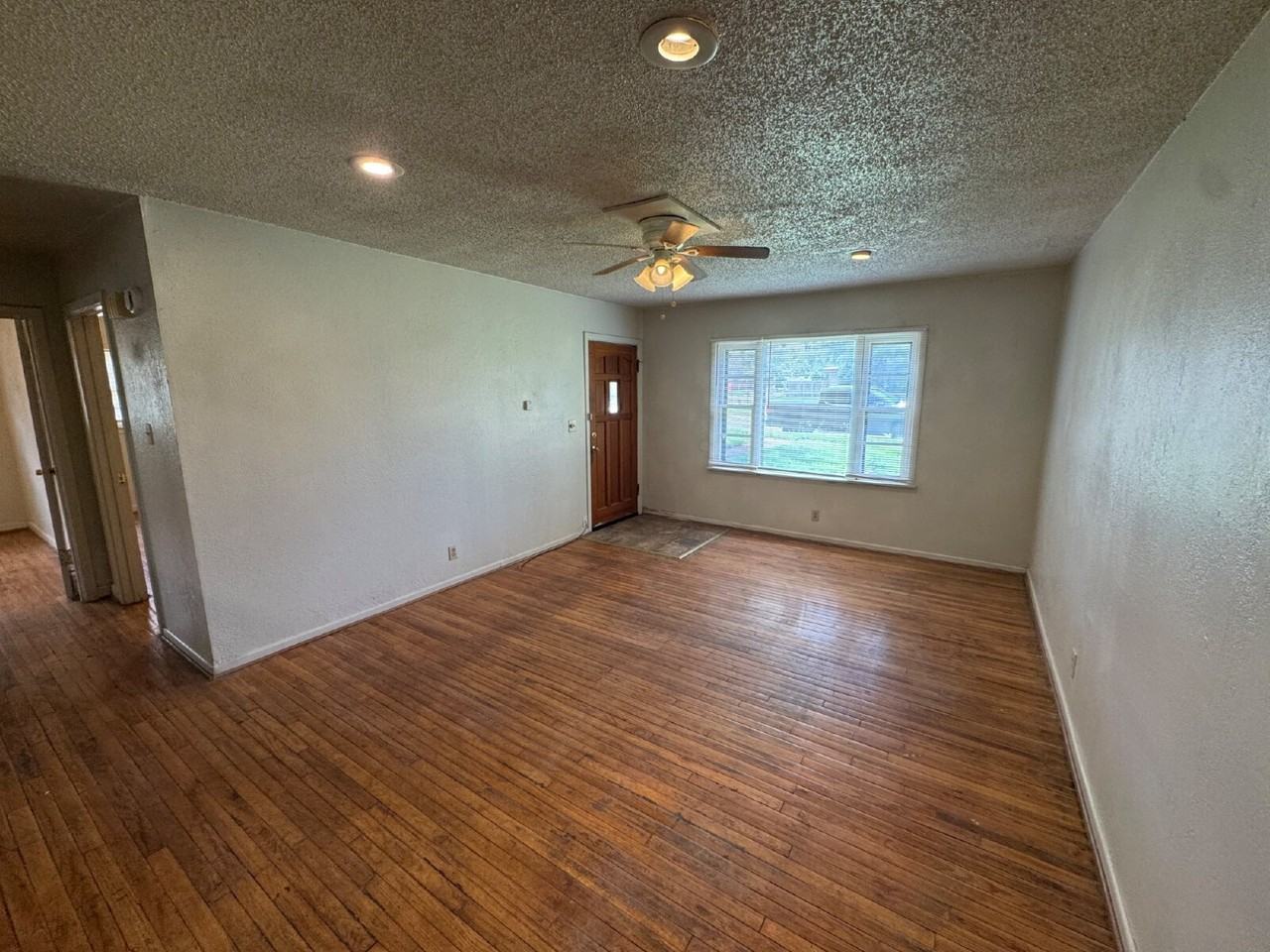 2202 47th St - Photo 2 of 6