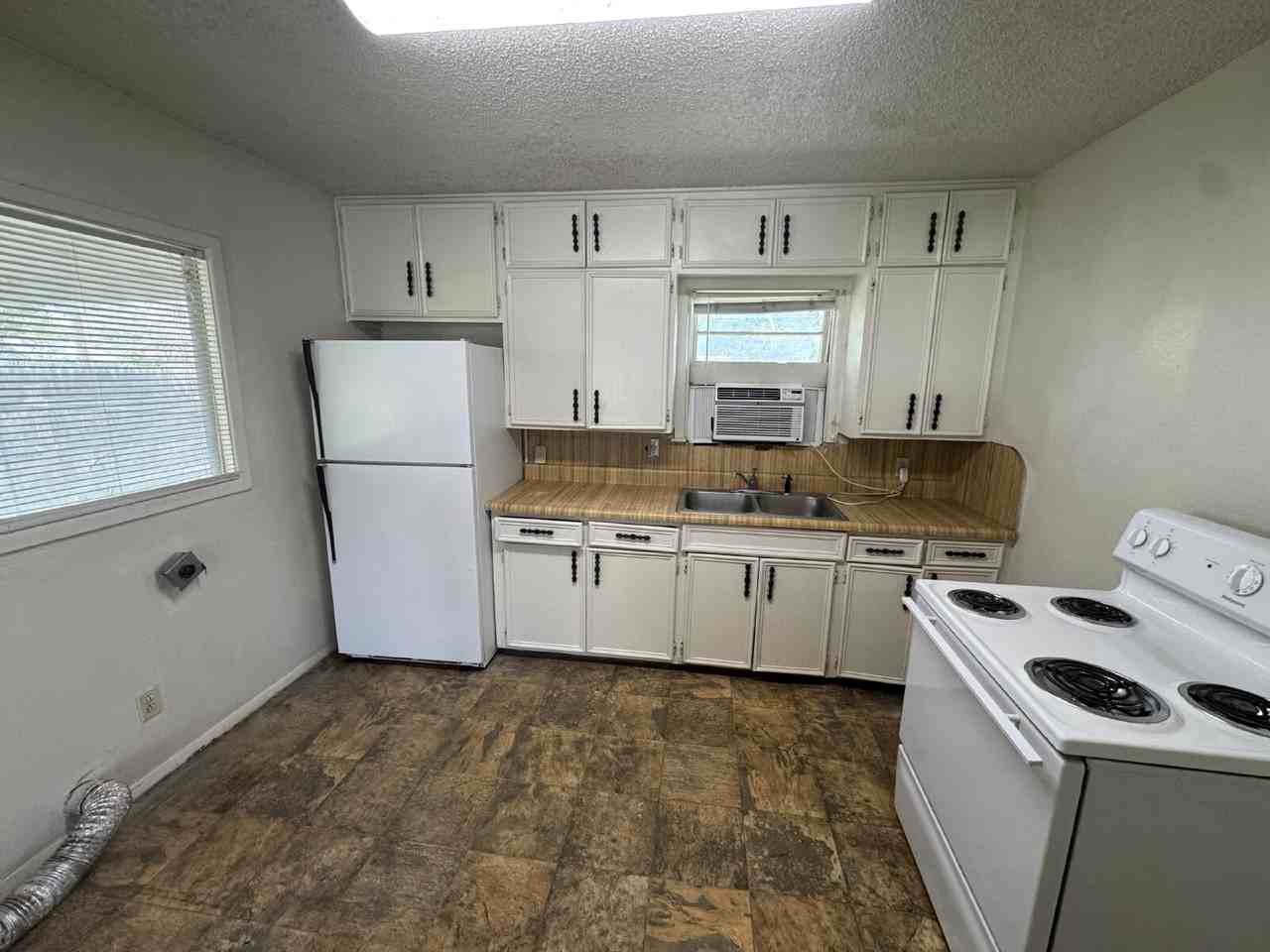 2202 47th St - Photo 3 of 6