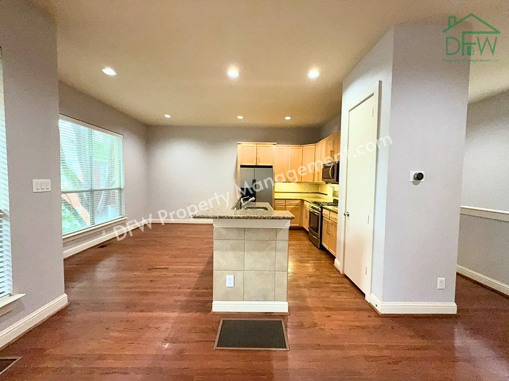 4317 Cedar Springs Rd #E - Photo 5 of 27