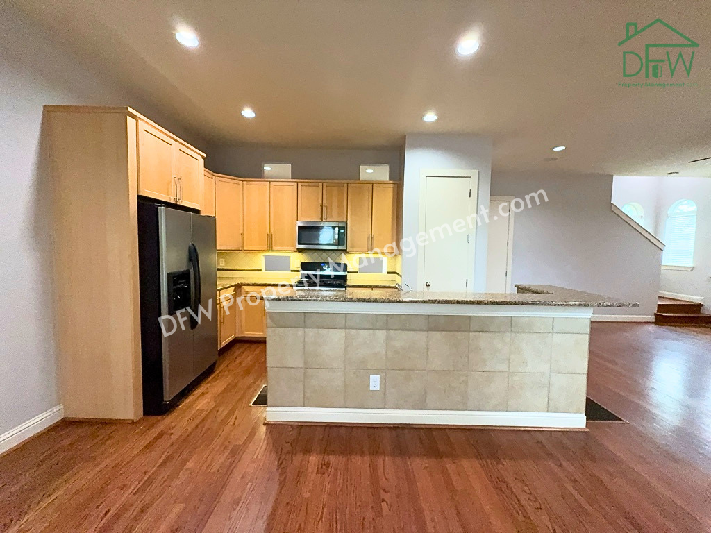 4317 Cedar Springs Rd #E - Photo 6 of 27
