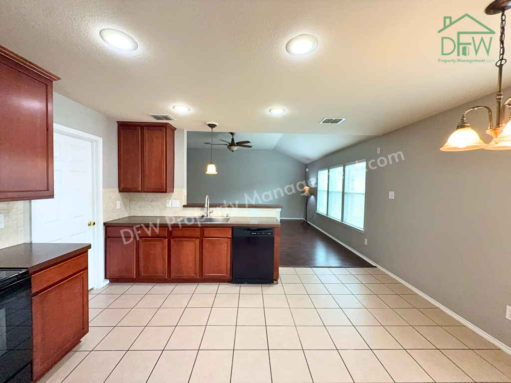 9120 Goldenview Dr - Photo 5 of 21