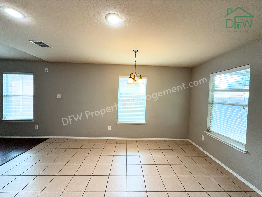 9120 Goldenview Dr - Photo 7 of 21