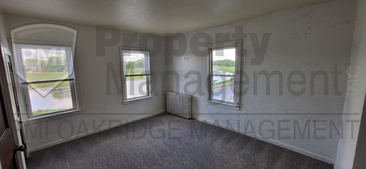 212 S Main St Apt 4 - Photo 6 of 9