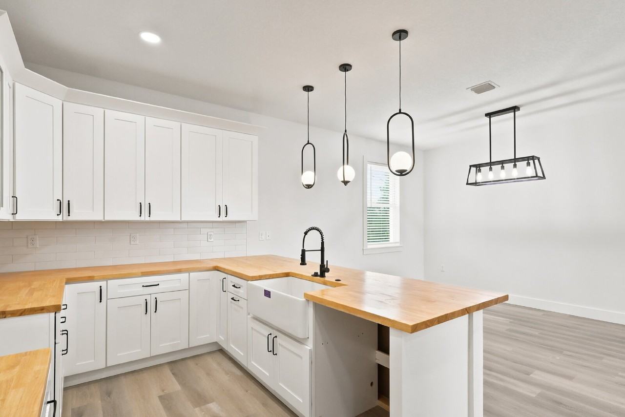 2138 W Nassau St #2 - Photo 2 of 25