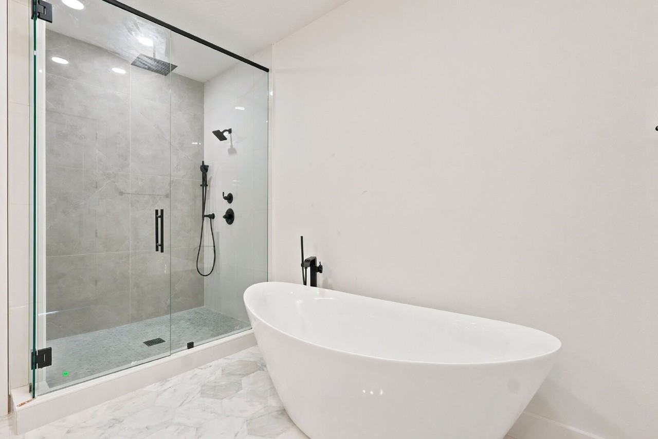 2138 W Nassau St #2 - Photo 4 of 25