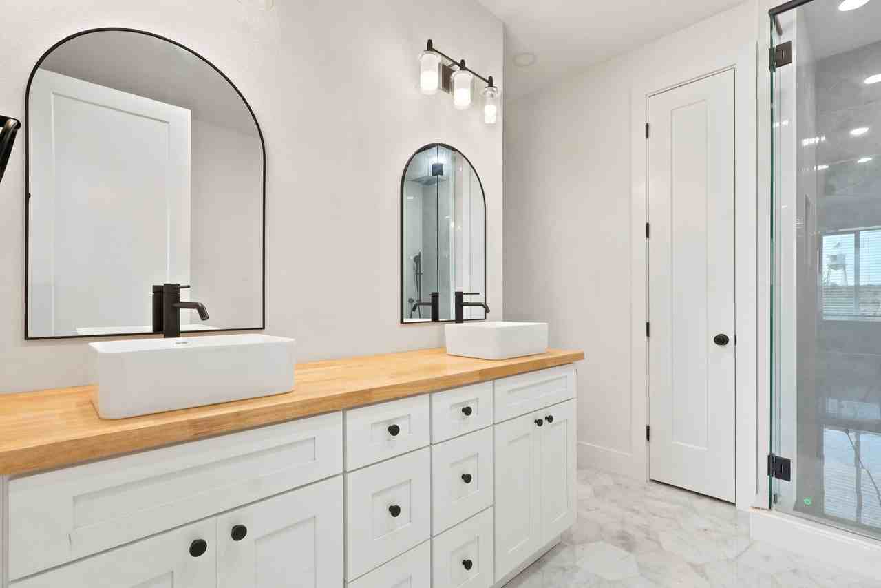2138 W Nassau St #2 - Photo 5 of 25
