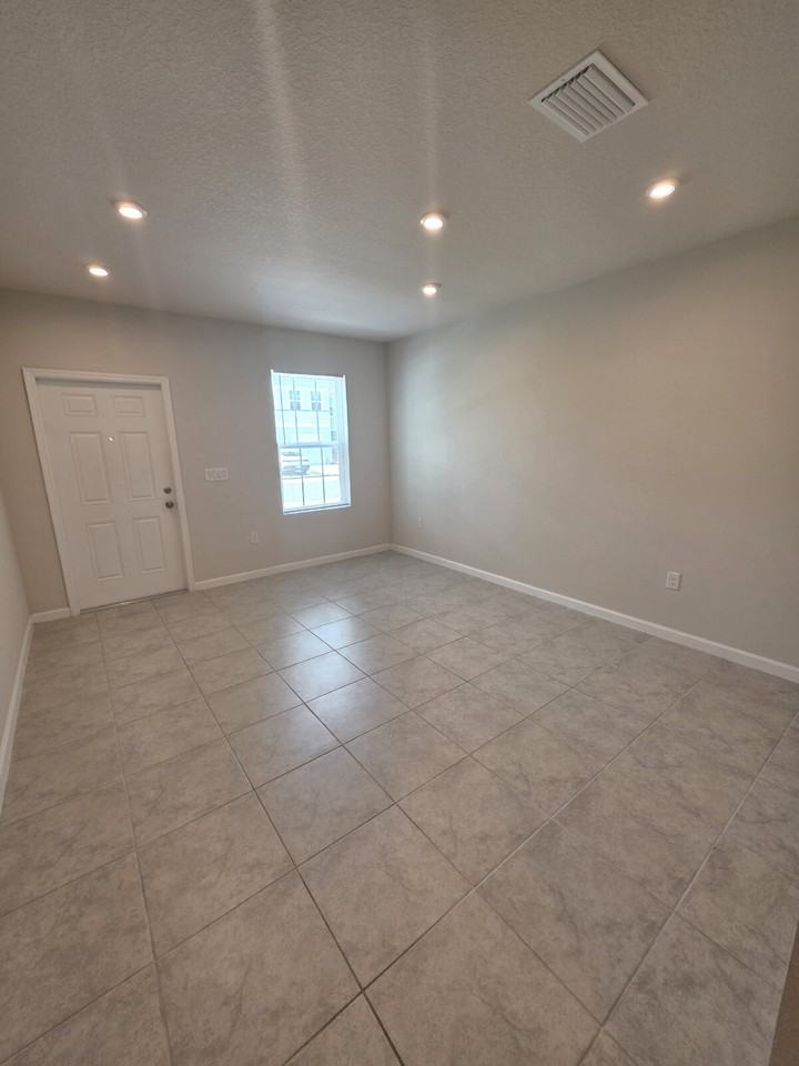 12040 Grizzly Ln - Photo 5 of 25