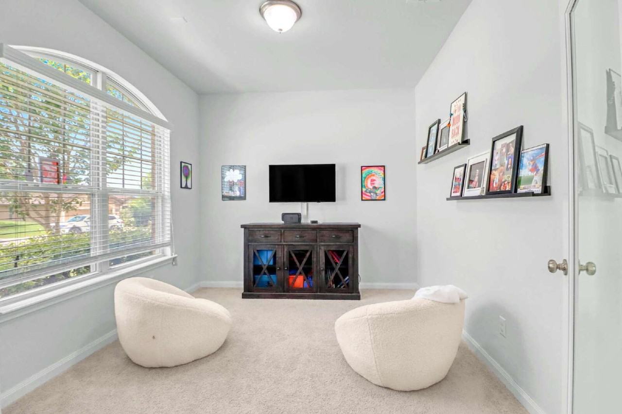11126 Pomona Park Dr - Photo 3 of 38