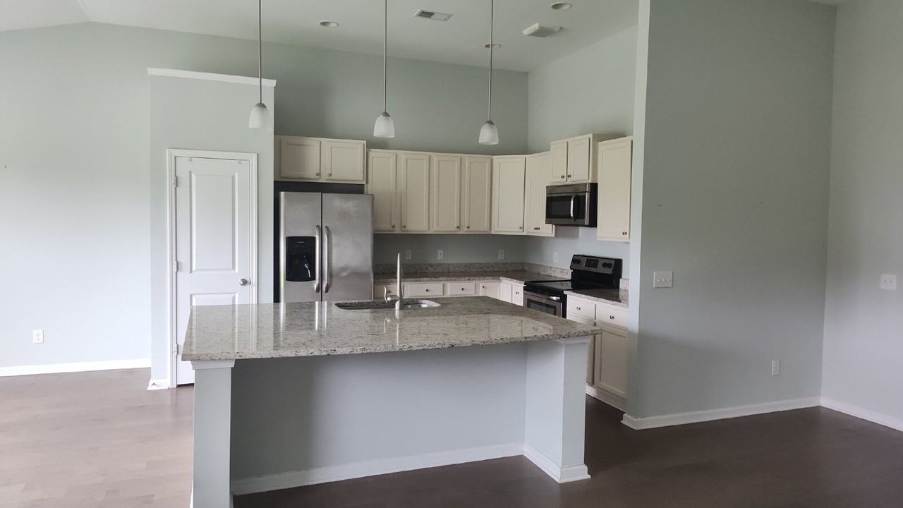 107 Westover Dr - Photo 2 of 20