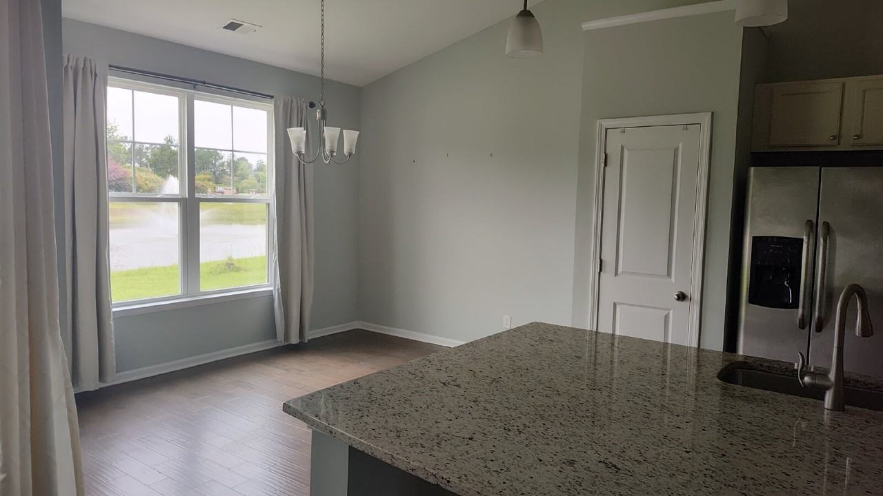 107 Westover Dr - Photo 4 of 20