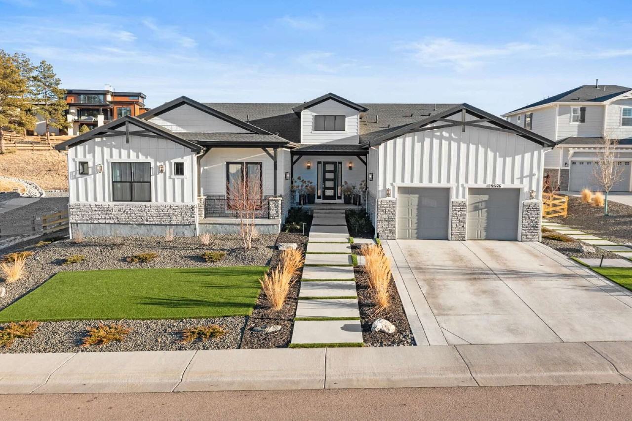 9676 Elizabeth St - Photo 2 of 42