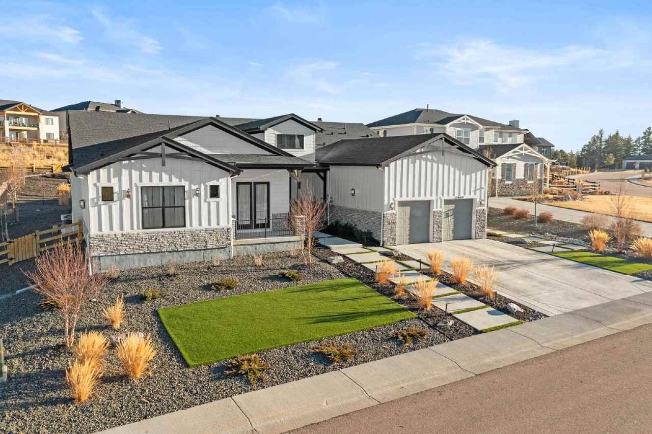 9676 Elizabeth St - Photo 3 of 42