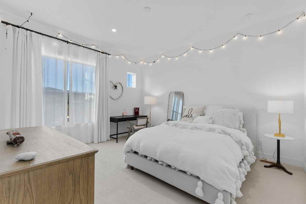 9676 Elizabeth St - Photo 4 of 42