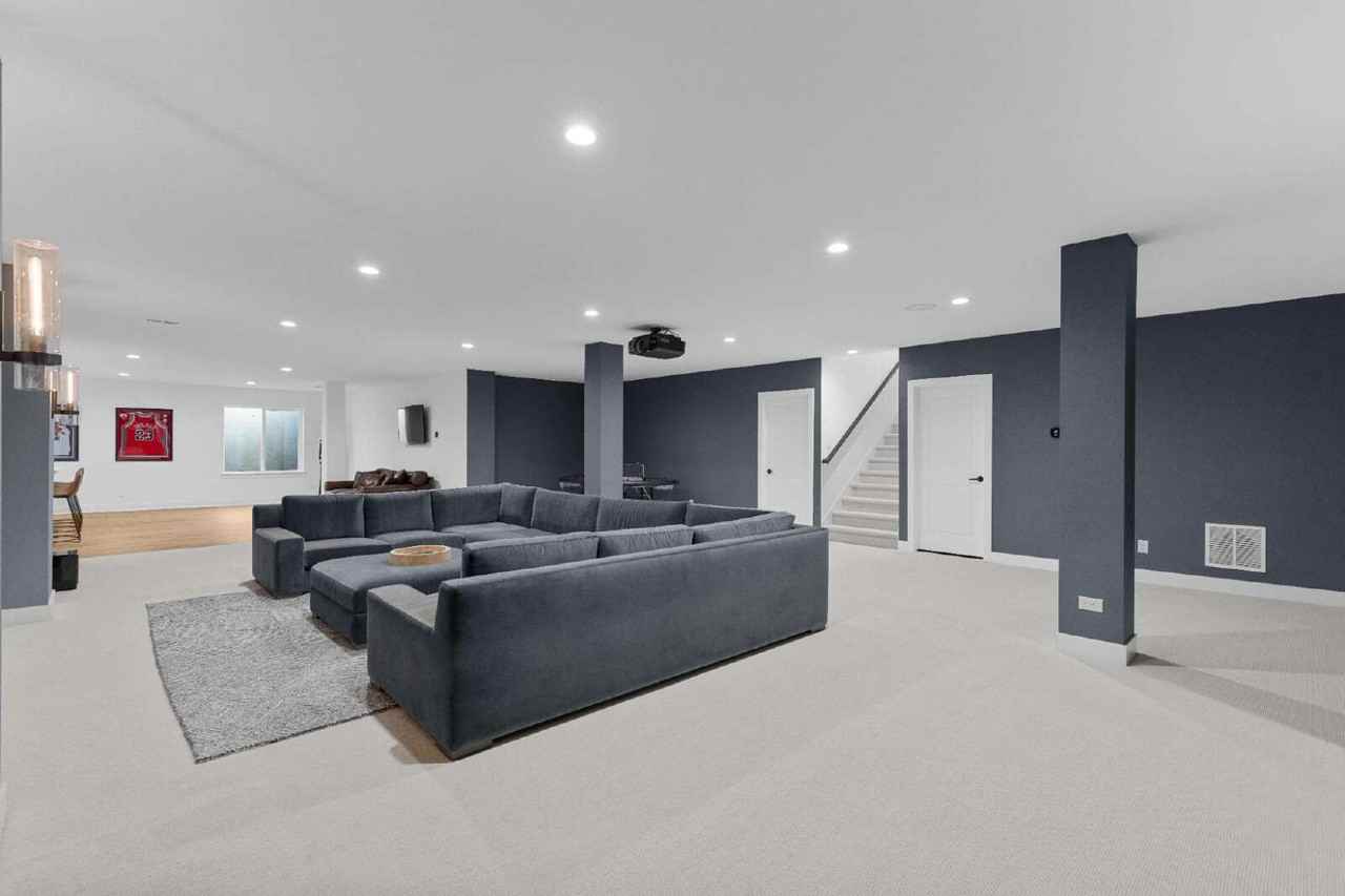 9676 Elizabeth St - Photo 6 of 42