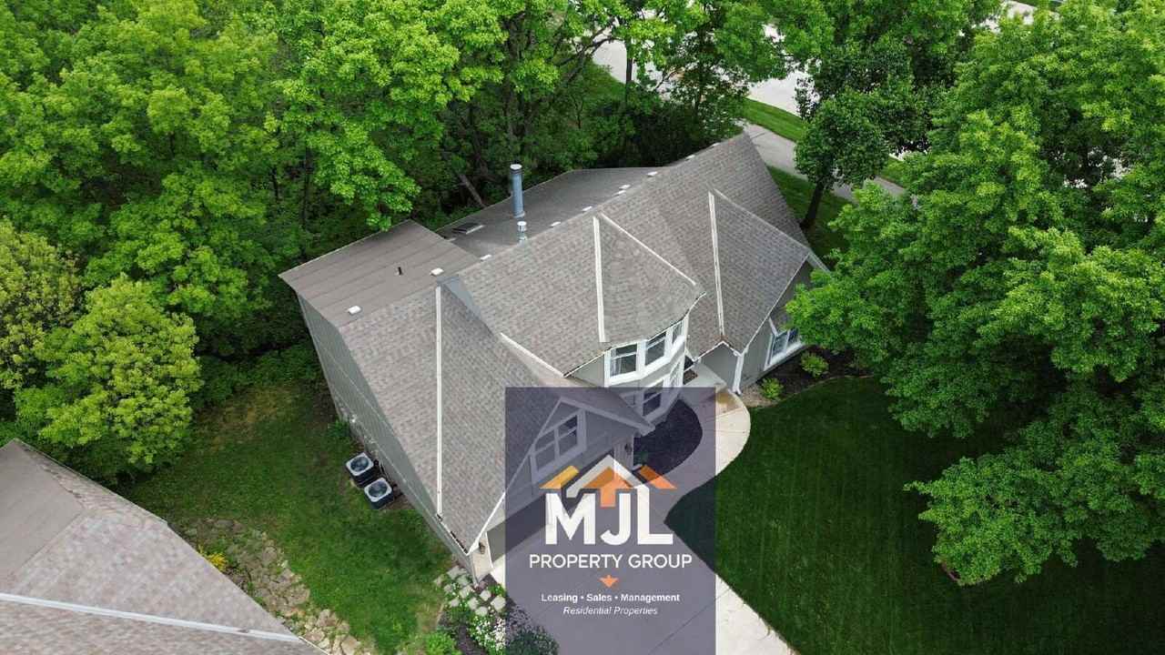 15601 Maple St - Photo 3 of 40