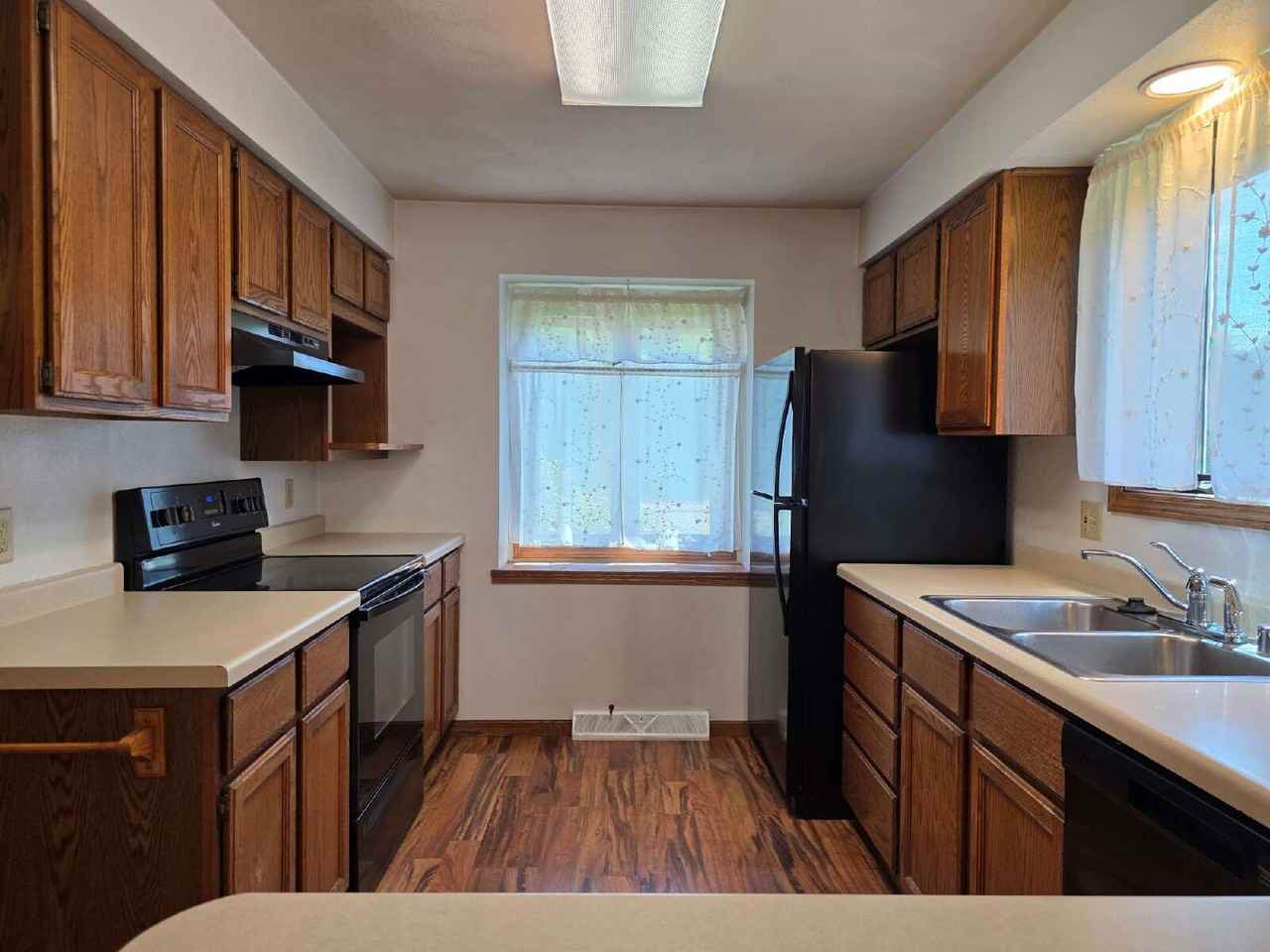 3409 N Meade St - Photo 4 of 27