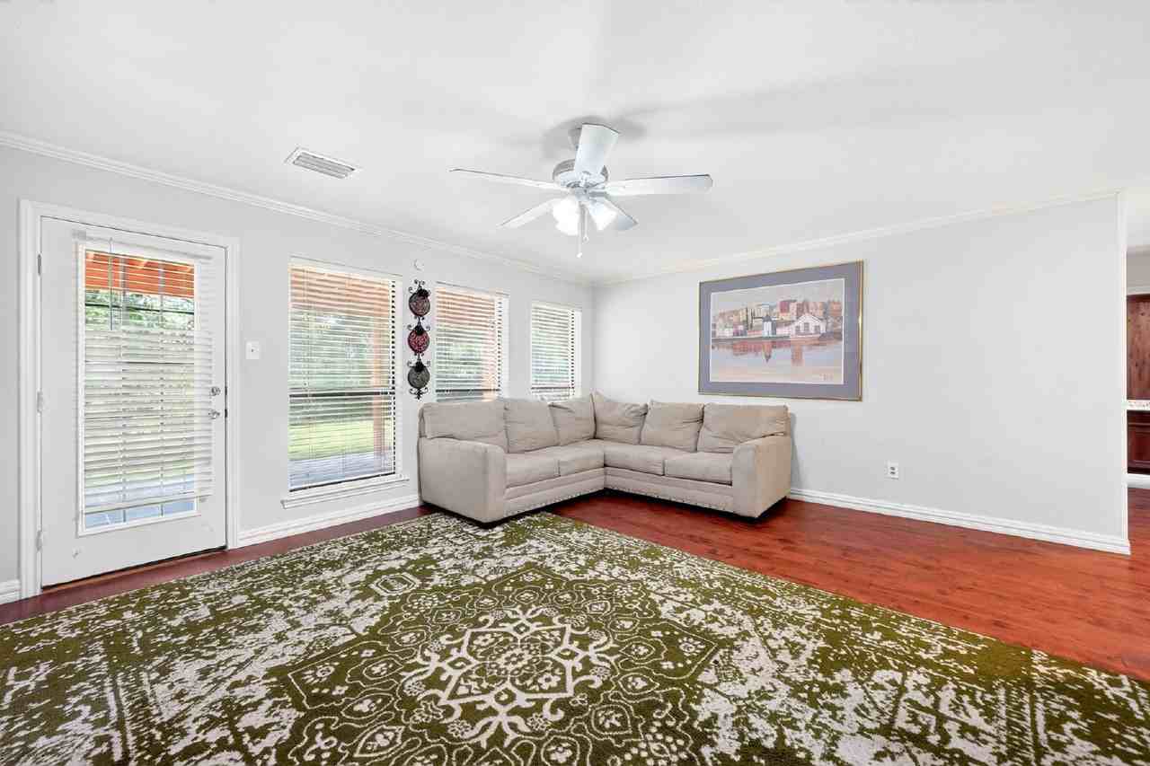 310 Overland Dr - Photo 6 of 31