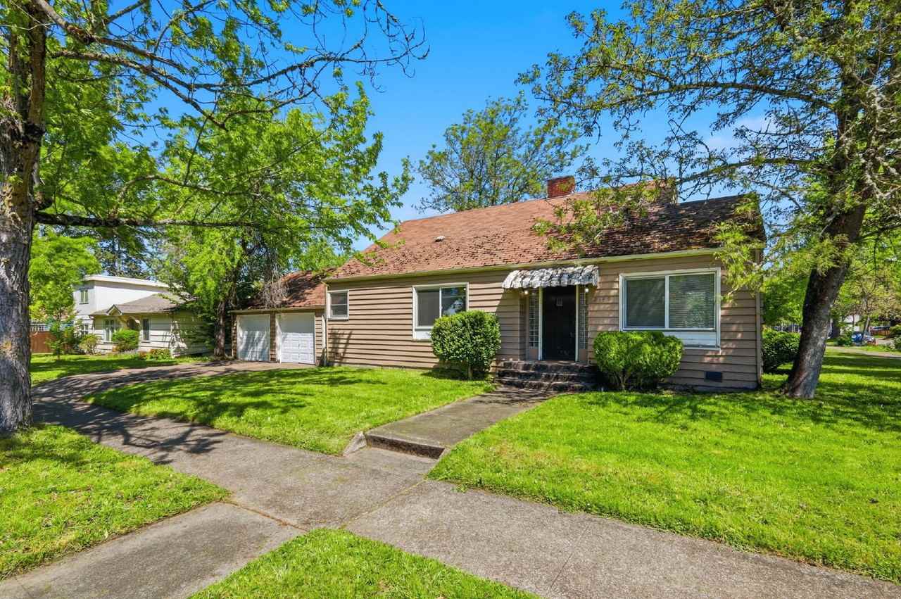 2189 Hilyard St - Photo 3 of 23