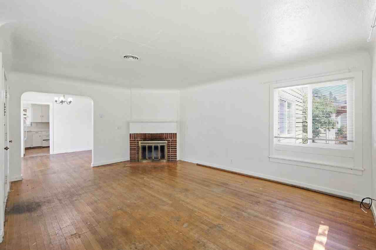2189 Hilyard St - Photo 5 of 23