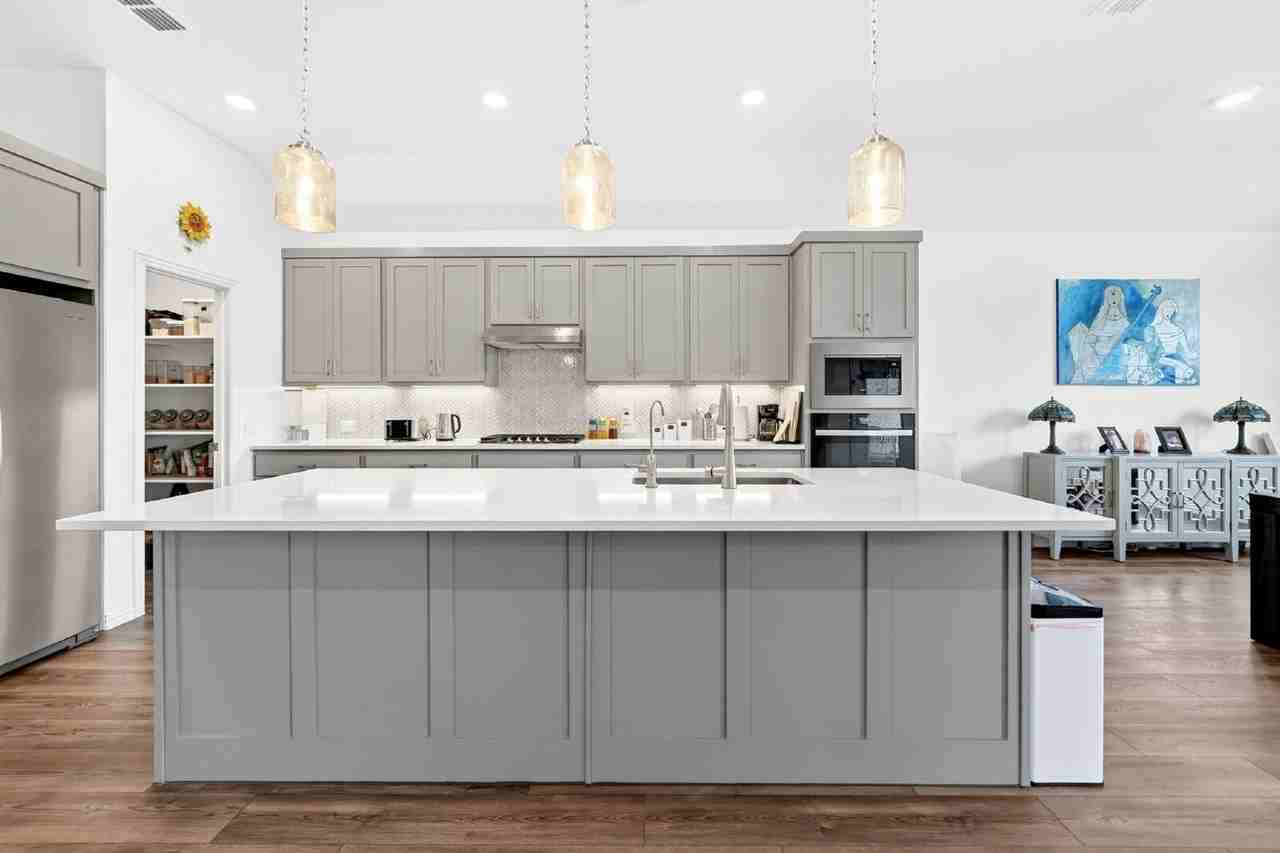 2109 Hibiscus Ln - Photo 2 of 41