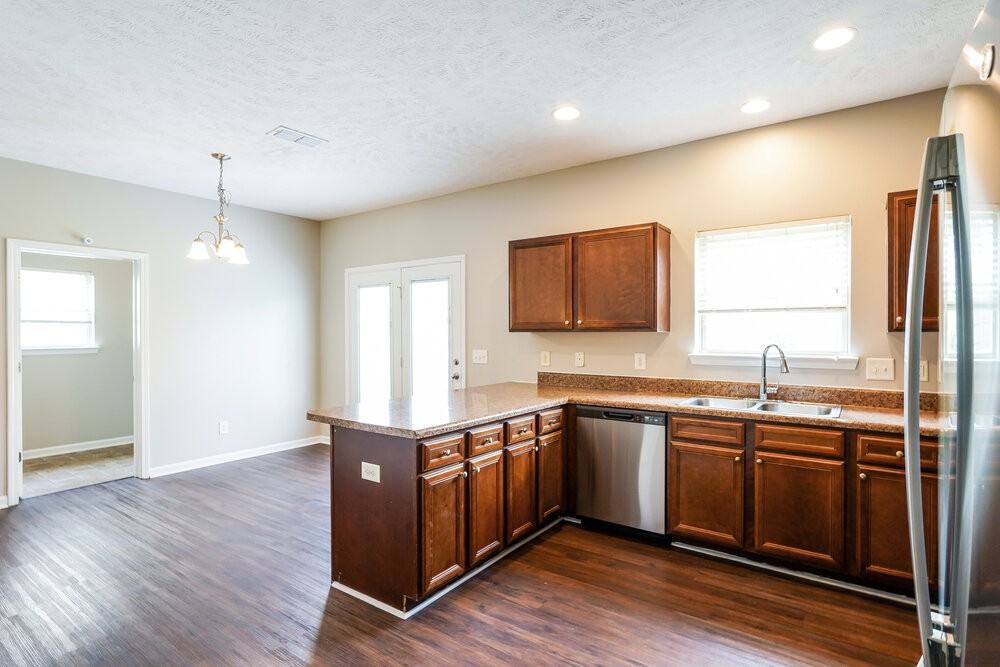 1096 Shire Dr - Photo 6 of 17