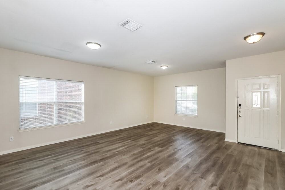 2723 Durham Chase Ln - Photo 4 of 17