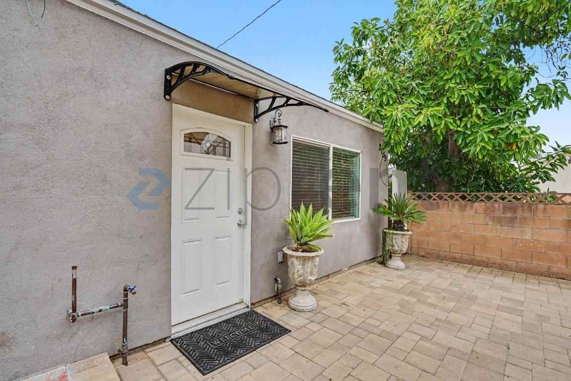 2039 Warren St - Photo 2 of 16